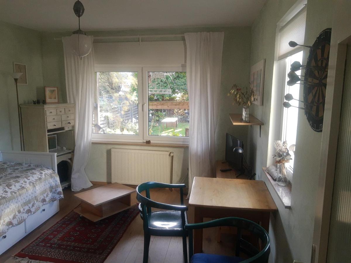 Gartenzimmer Mit Strassenbahn Zu Dom Und Messe Кьолн Екстериор снимка