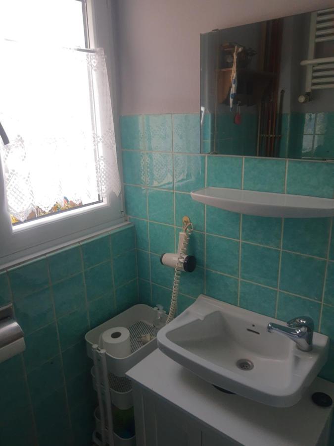 Gartenzimmer Mit Strassenbahn Zu Dom Und Messe Кьолн Екстериор снимка
